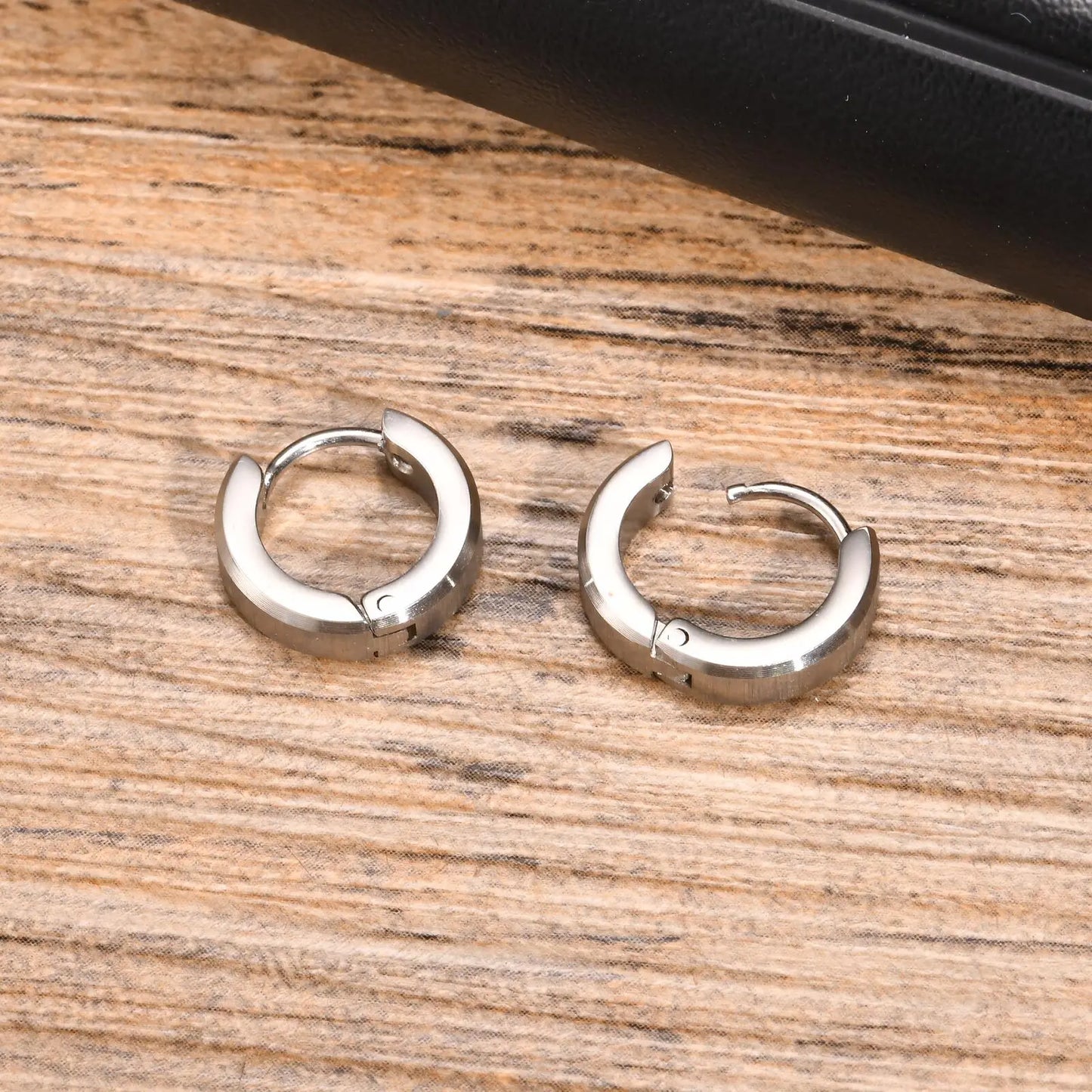 Brinco Masculino em Aço Argola Escovada