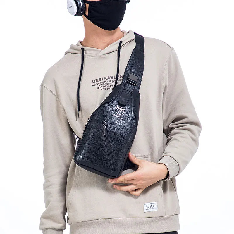 Mochila Transversal Masculina de Couro Scorpio