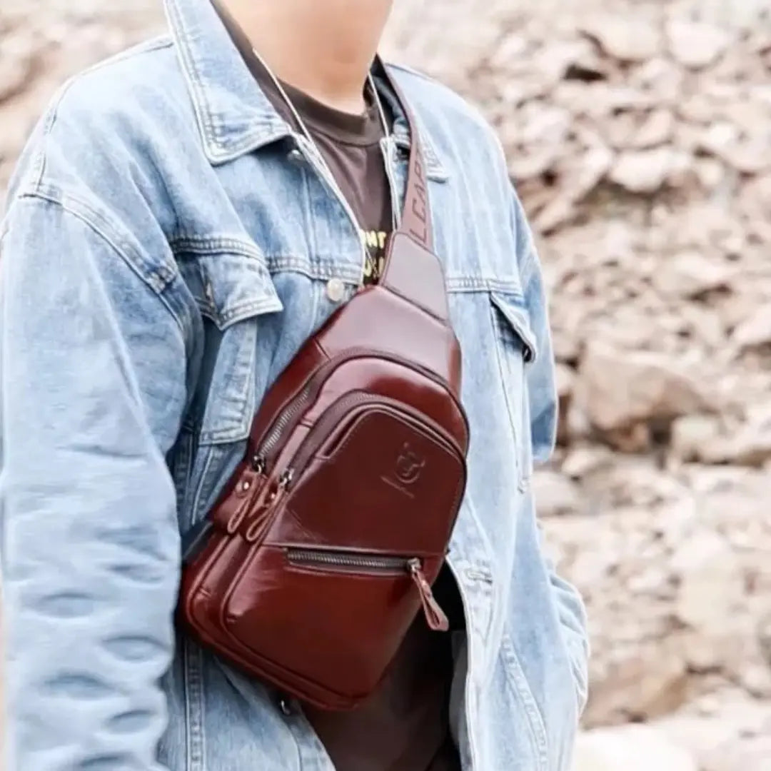 Mochila Transversal Masculina de Couro Taurus