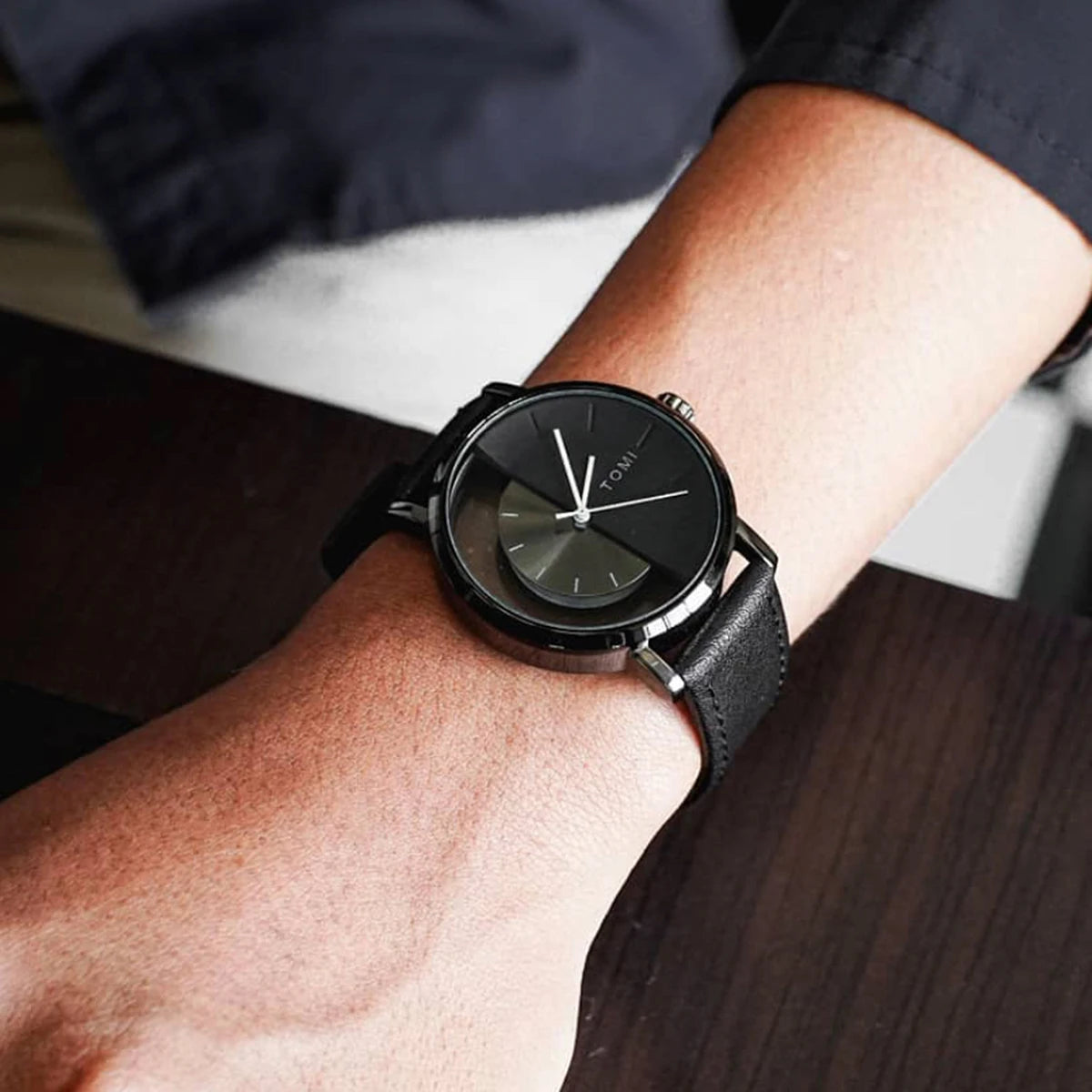 Relógio Masculino Minimalista em Couro Kyros