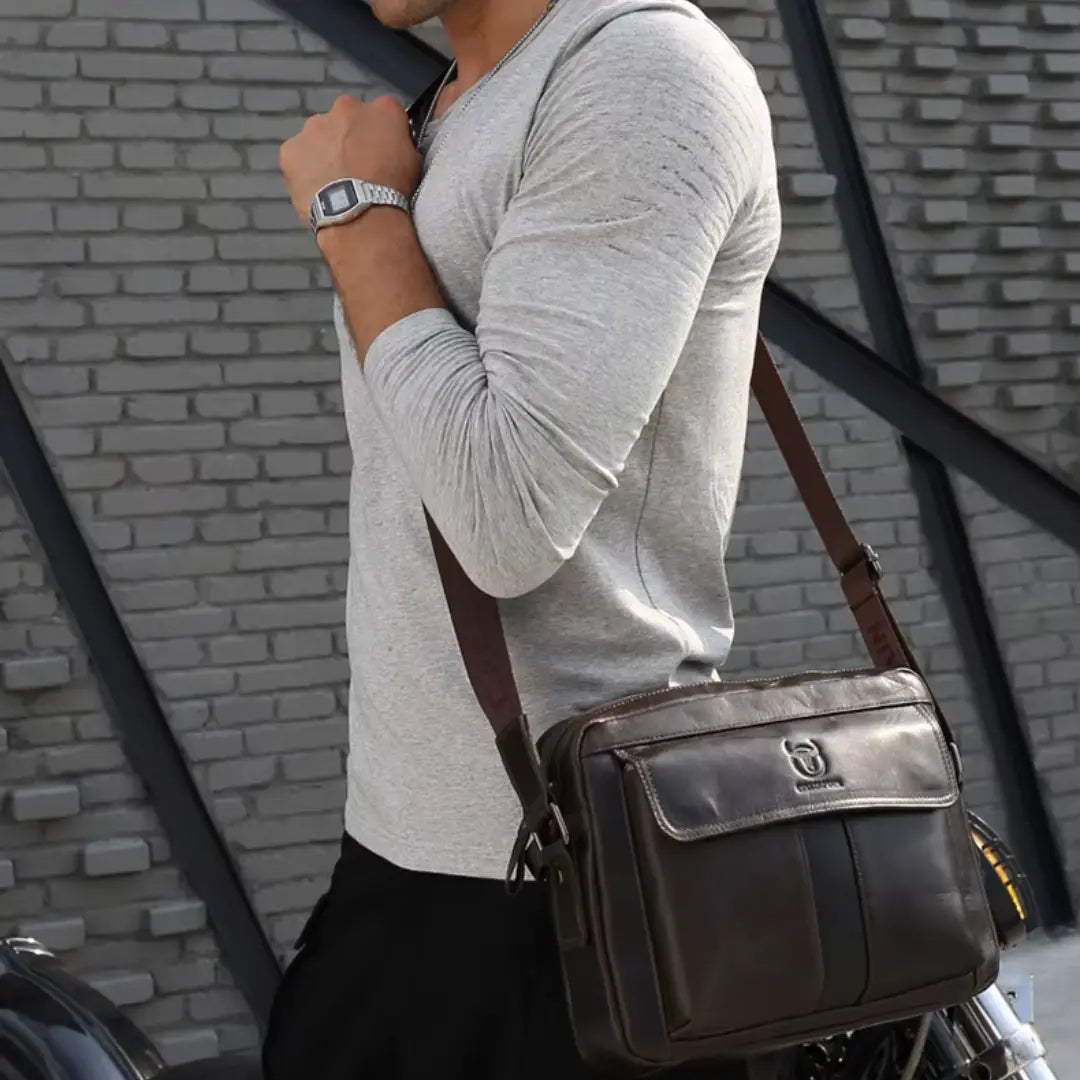 Bolsa Masculina Lateral em Couro Legítimo Bullcaptain Manly