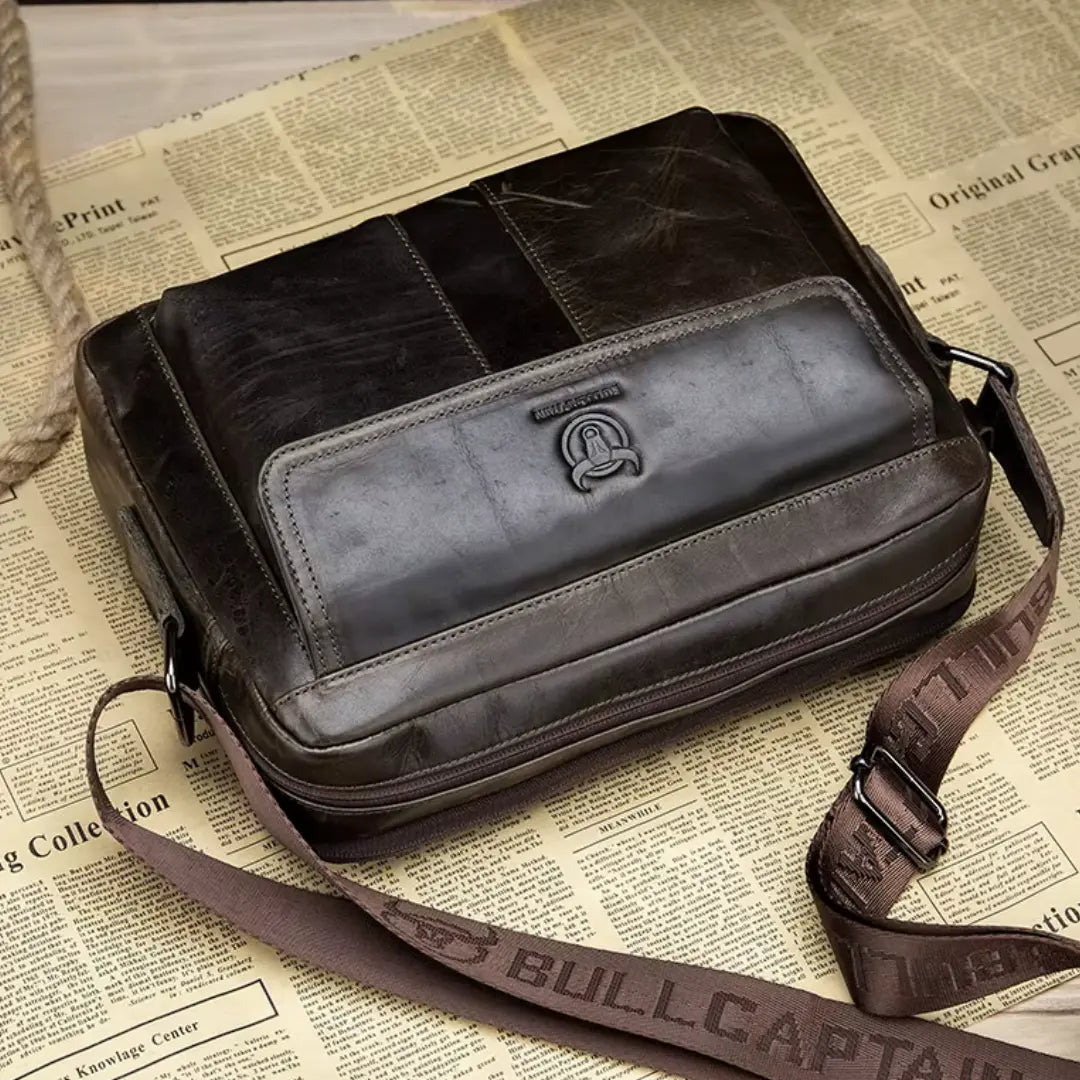 Bolsa Masculina Lateral em Couro Legítimo Bullcaptain Manly