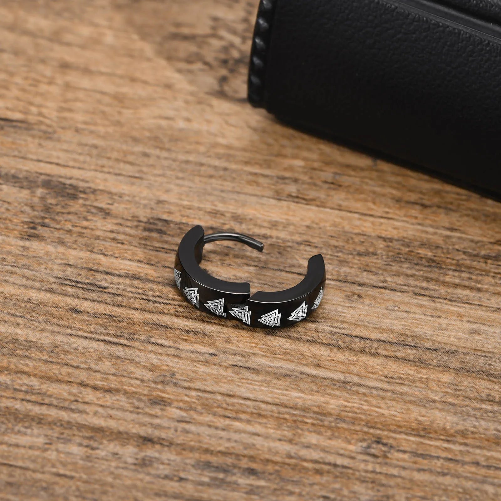 Brinco Masculino Argola em Aço Prometheus (Par)