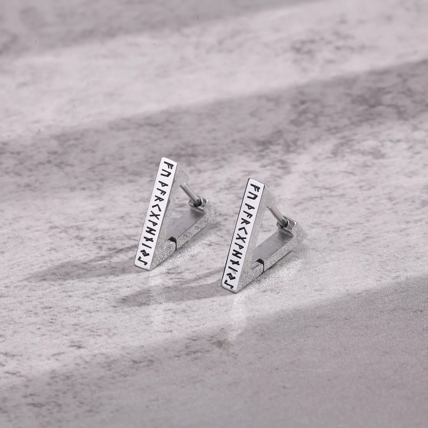 Brinco Masculino em Aço Viking Runes (Par)
