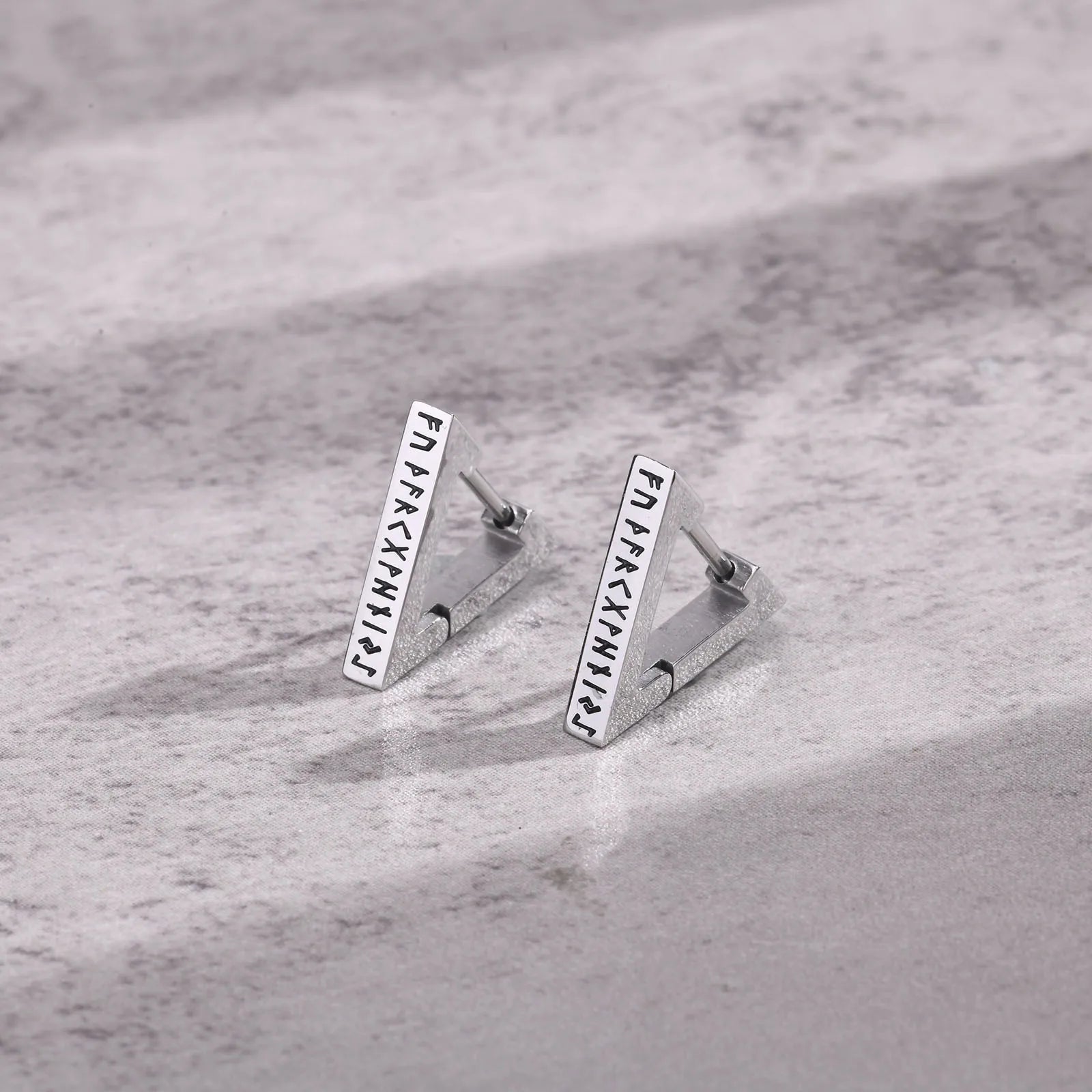 Brinco Masculino em Aço Viking Runes (Par)