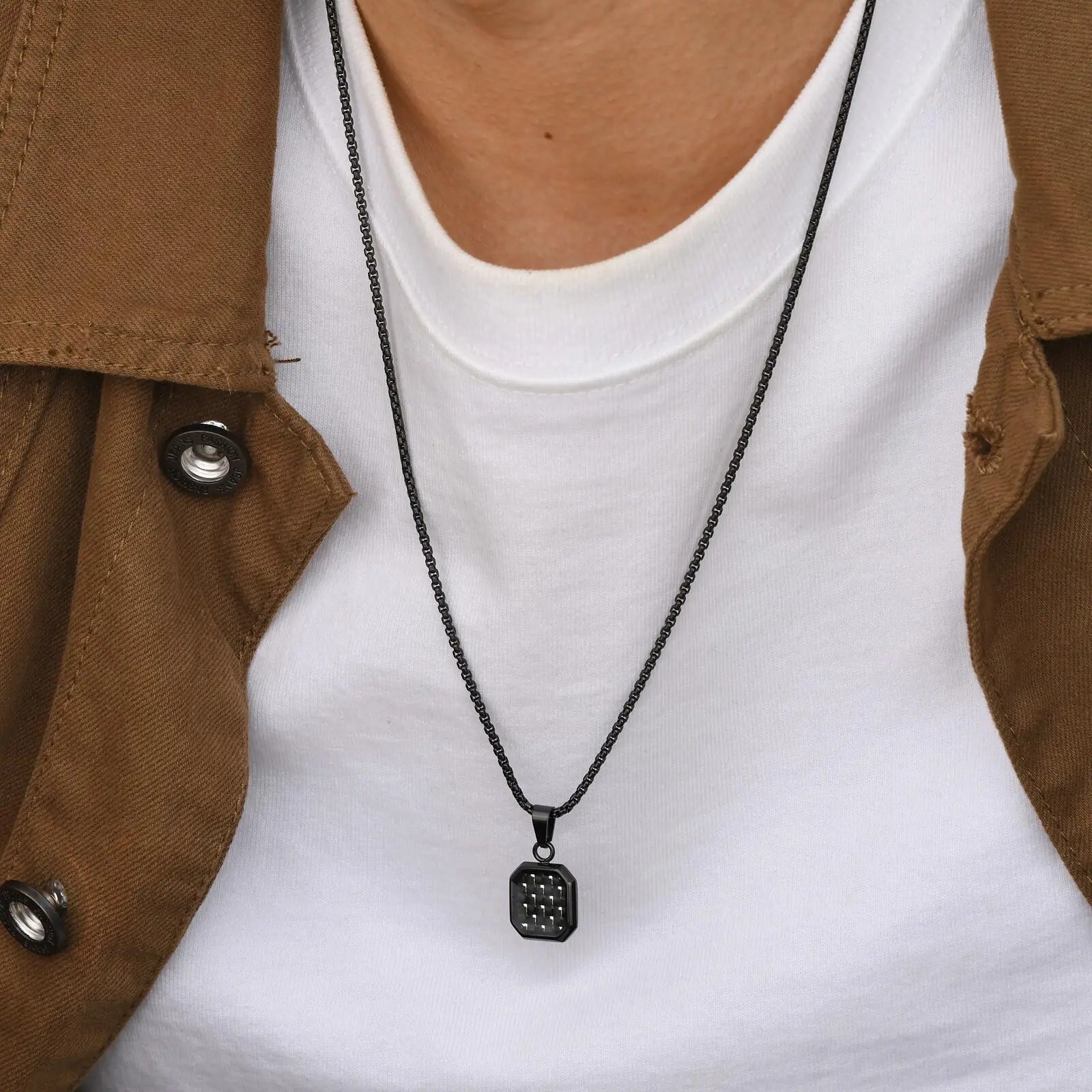 Colar Masculino em Aço Inox Carbon Fiber