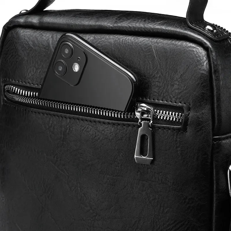 Bolsa Transversal Masculina de Couro Preta - Orion